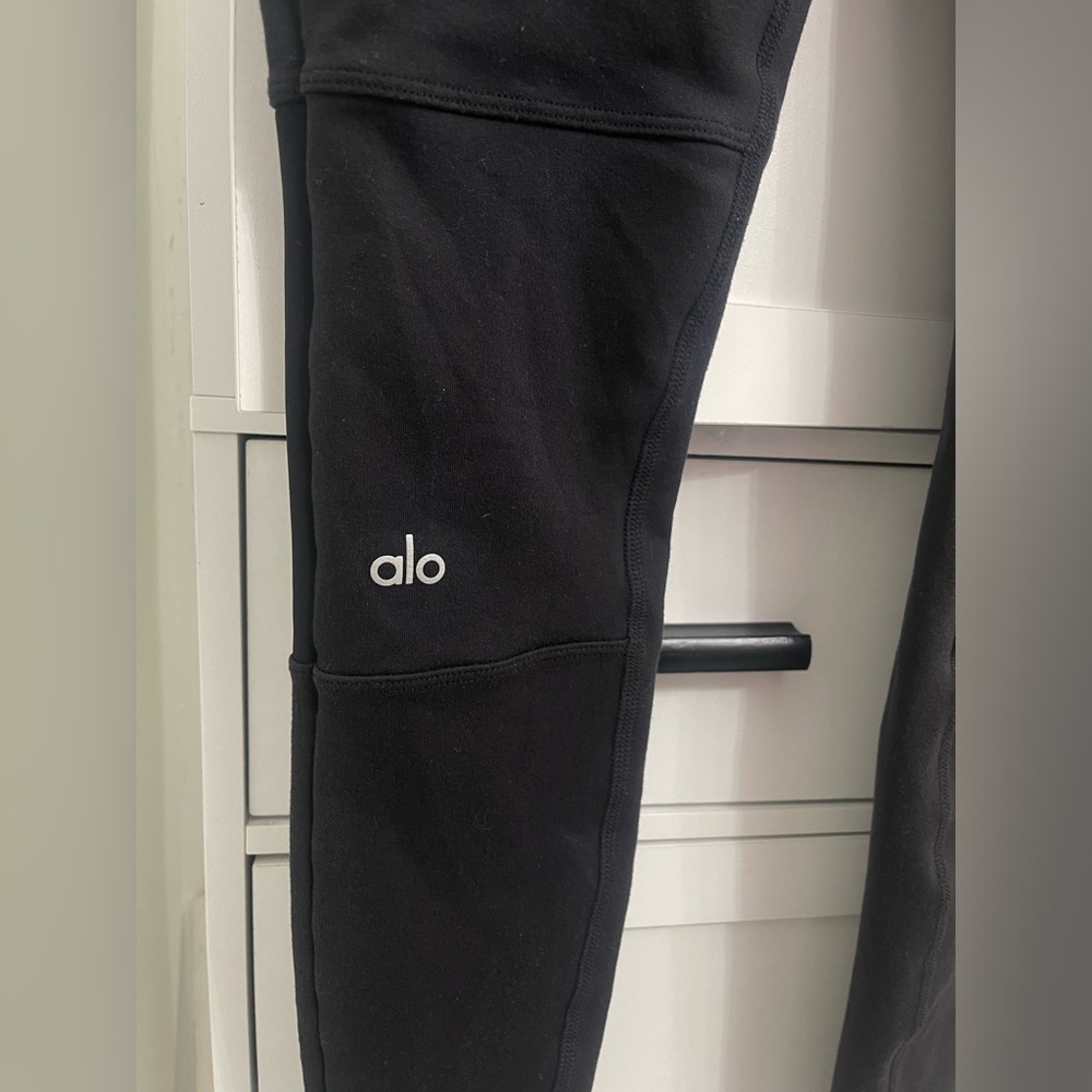 ALO Black High-Waisted Cargo Leggings, Women’s Size Small - Picture 4 of 7